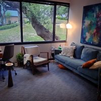 austin-tree-lined-accessible-suite-in-south-austin